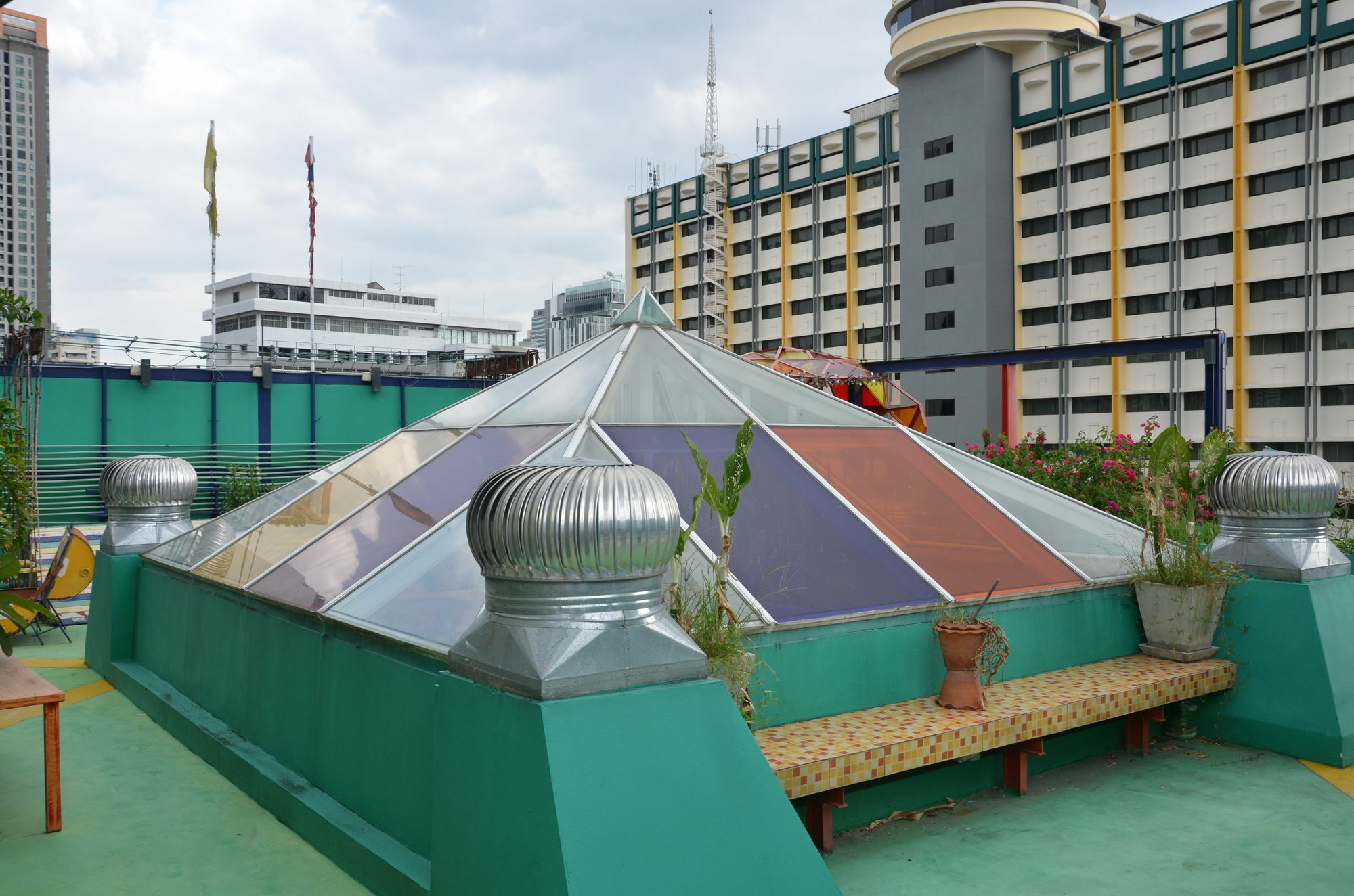 Silom Art Hostel Bangkok Exterior photo